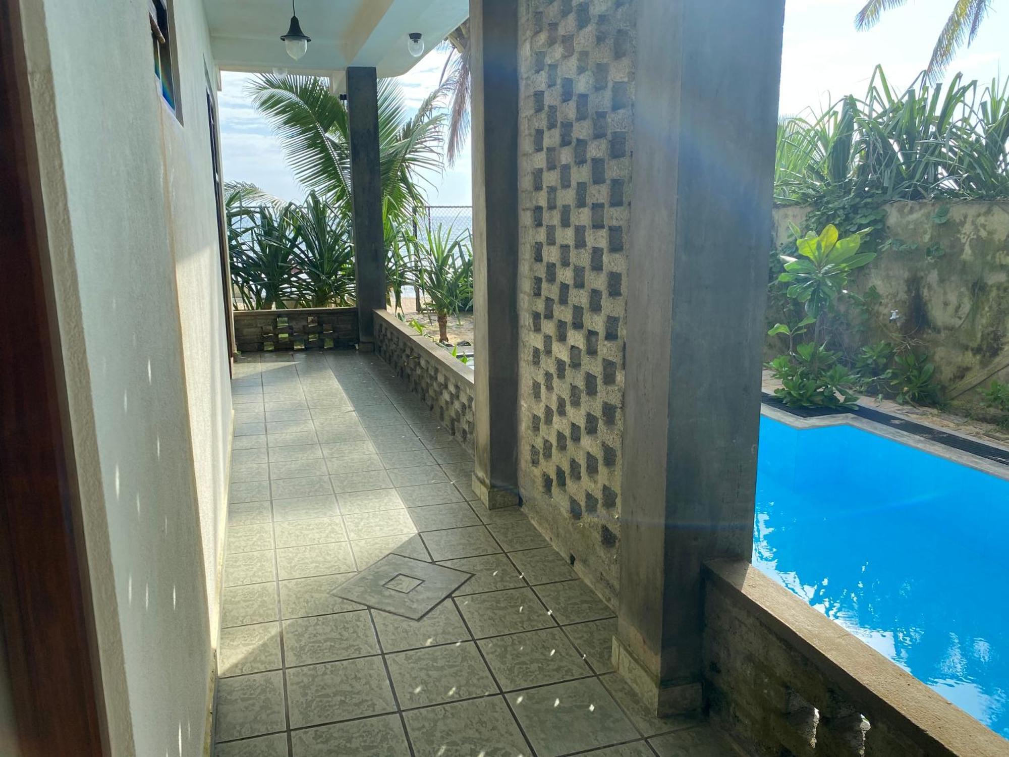 Mirage Beach House At Morava Court Хикадува Екстериор снимка
