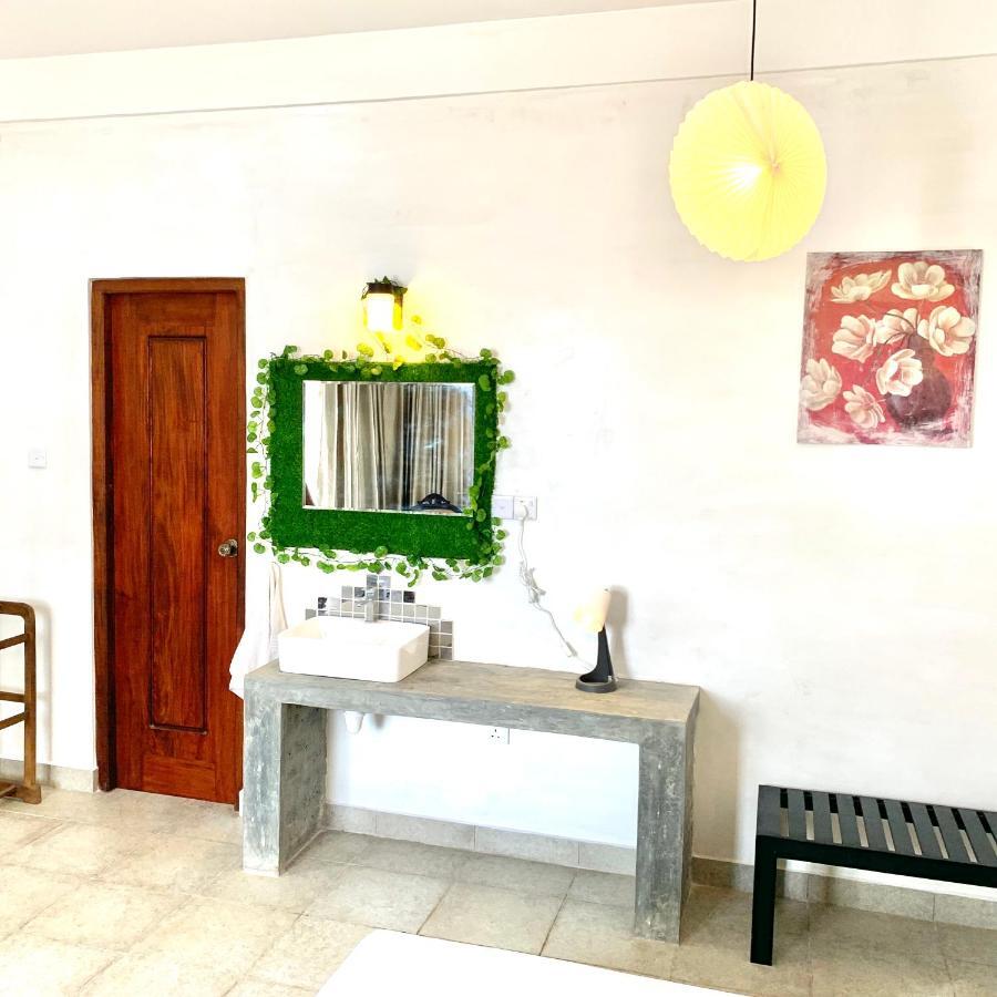 Mirage Beach House At Morava Court Хикадува Екстериор снимка